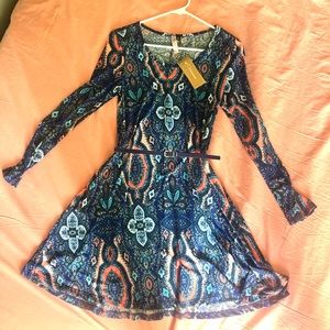 Long sleeve dress with belt